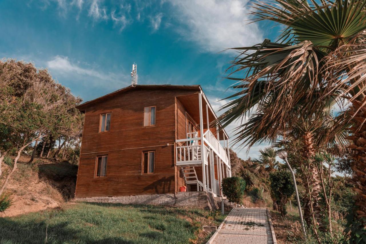 Plazhi Gjeneralit - Small Cabins - Bungalows - Apartaments - Villas - Suite Kavaje Exterior photo