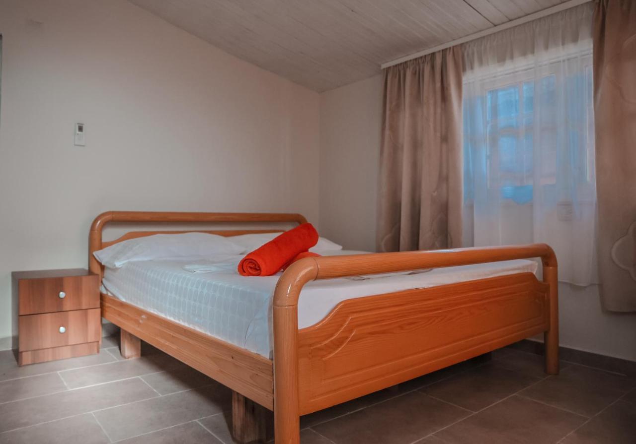 Plazhi Gjeneralit - Small Cabins - Bungalows - Apartaments - Villas - Suite Kavaje Exterior photo