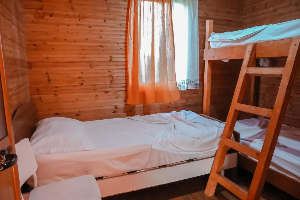 Plazhi Gjeneralit - Small Cabins - Bungalows - Apartaments - Villas - Suite Kavaje Exterior photo