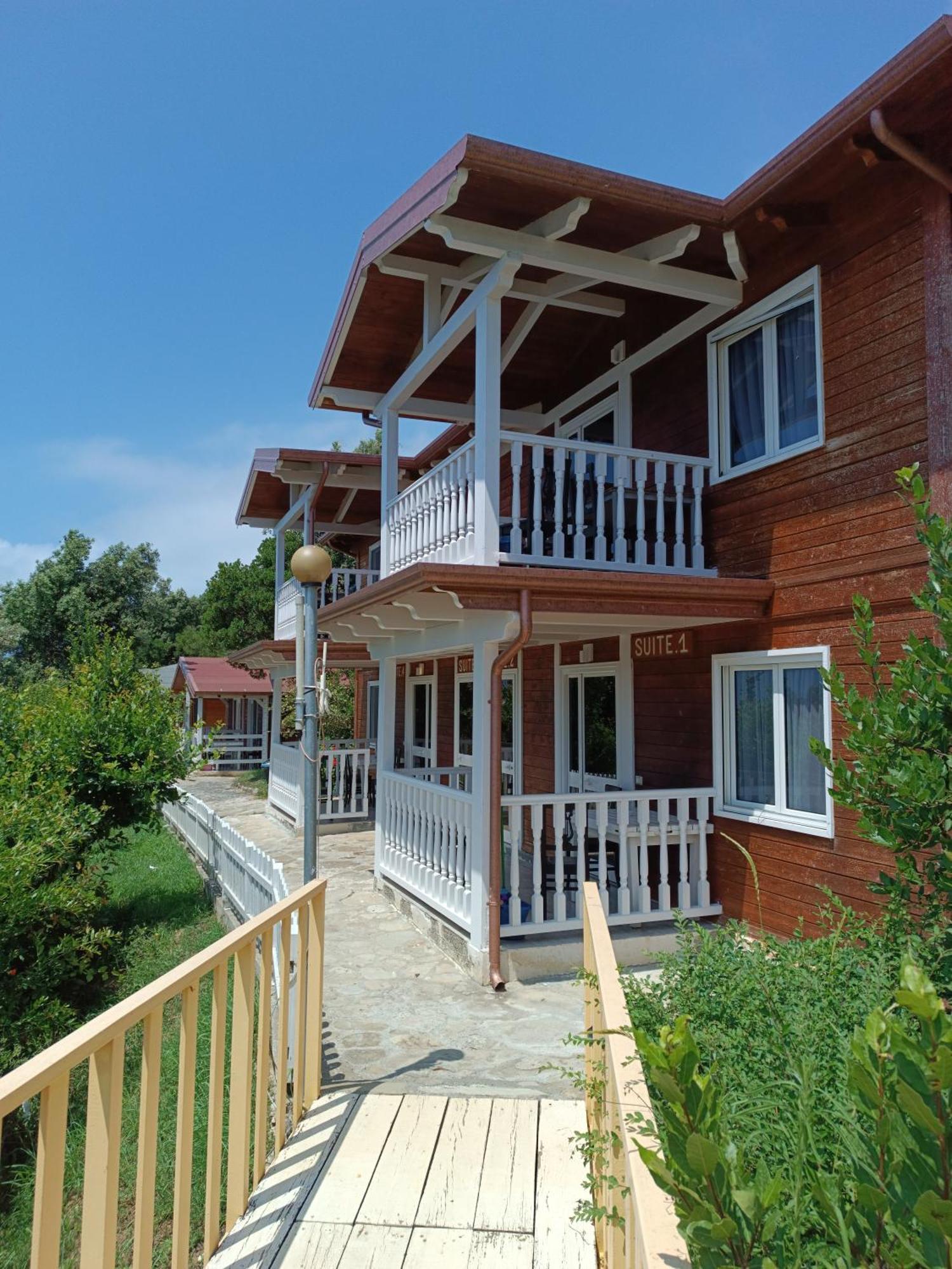 Plazhi Gjeneralit - Small Cabins - Bungalows - Apartaments - Villas - Suite Kavaje Exterior photo