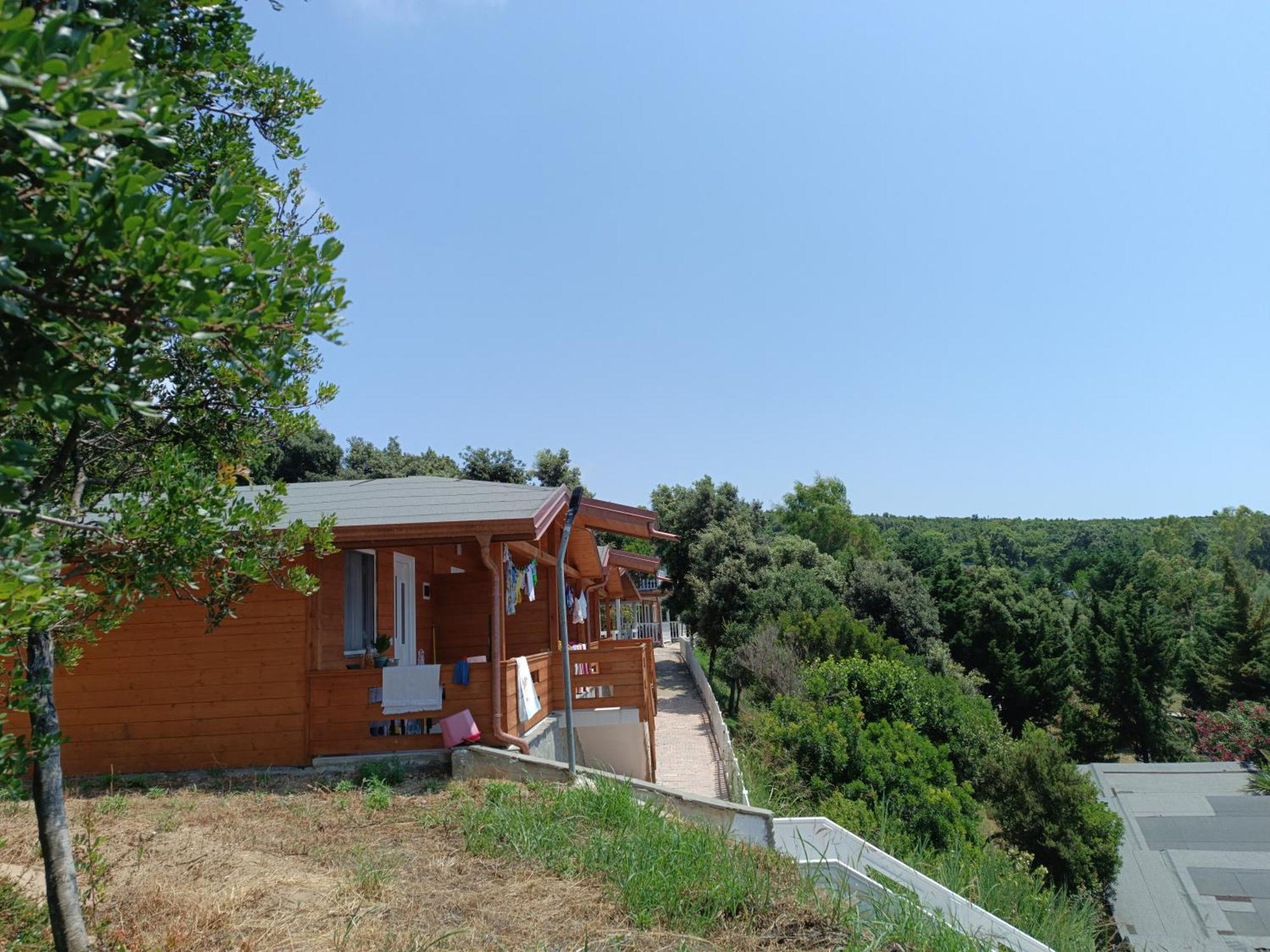 Plazhi Gjeneralit - Small Cabins - Bungalows - Apartaments - Villas - Suite Kavaje Exterior photo