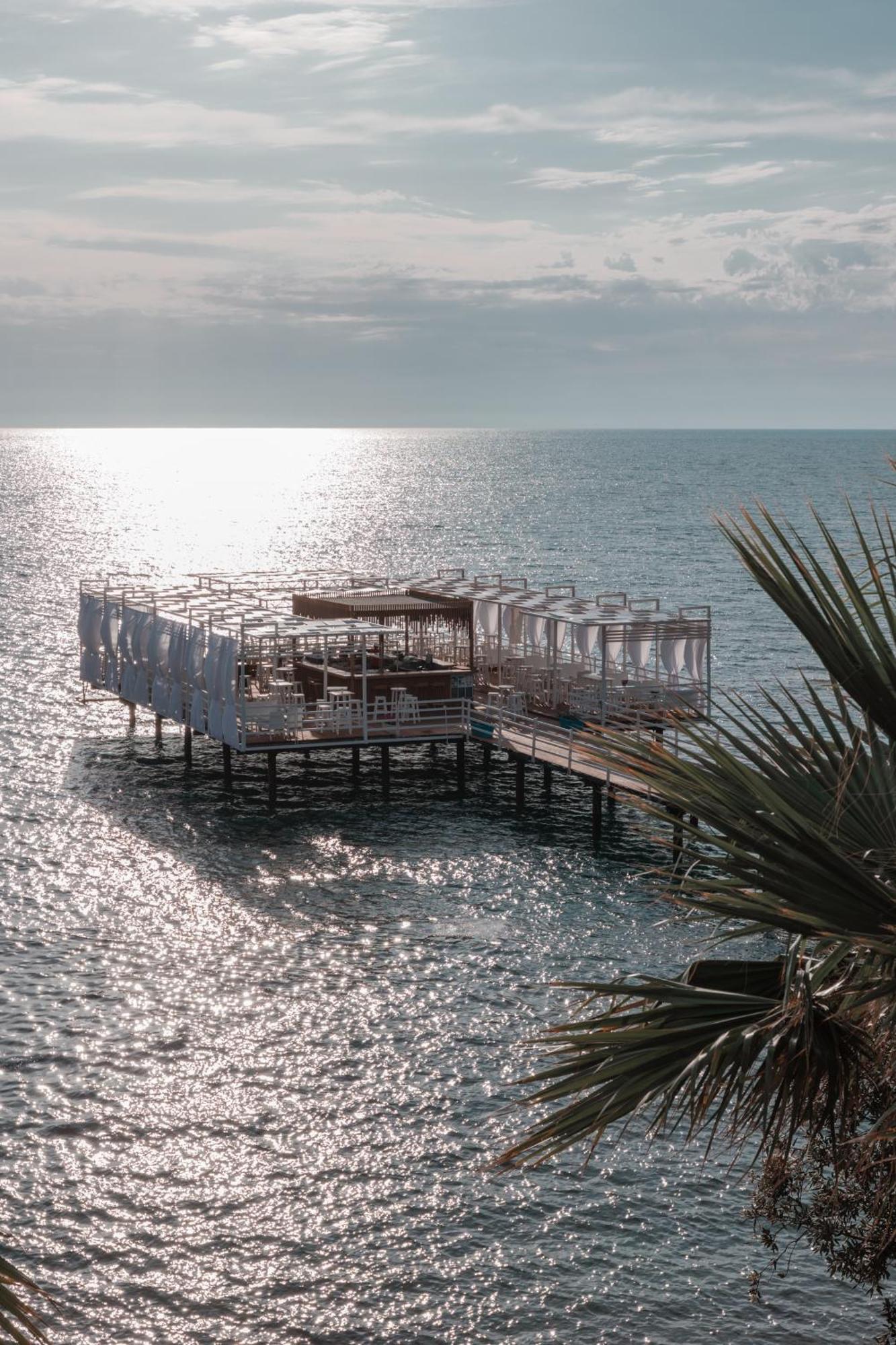 Plazhi Gjeneralit - Small Cabins - Bungalows - Apartaments - Villas - Suite Kavaje Exterior photo
