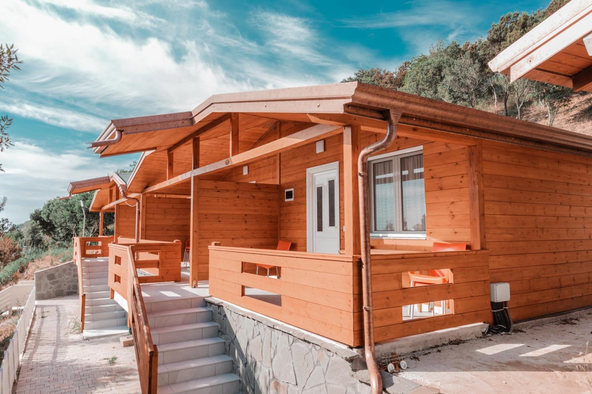 Plazhi Gjeneralit - Small Cabins - Bungalows - Apartaments - Villas - Suite Kavaje Exterior photo